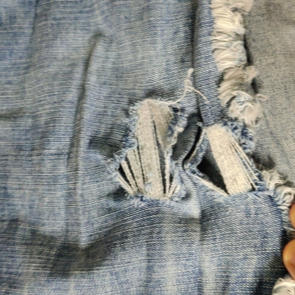 🔶 Torrid distressed denim shorts #129 - Picture 6 of 9